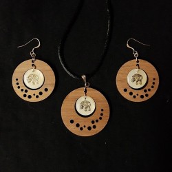 Parure noyer et sequin de nacre avec différents motifs