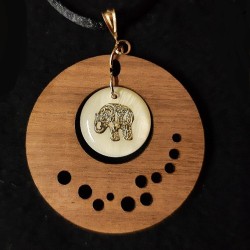 Parure noyer et sequin de nacre avec différents motifs