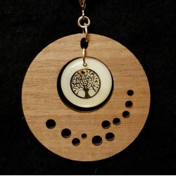 Parure noyer et sequin de nacre avec différents motifs