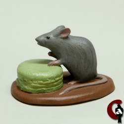 Souris grise (avec macaron)